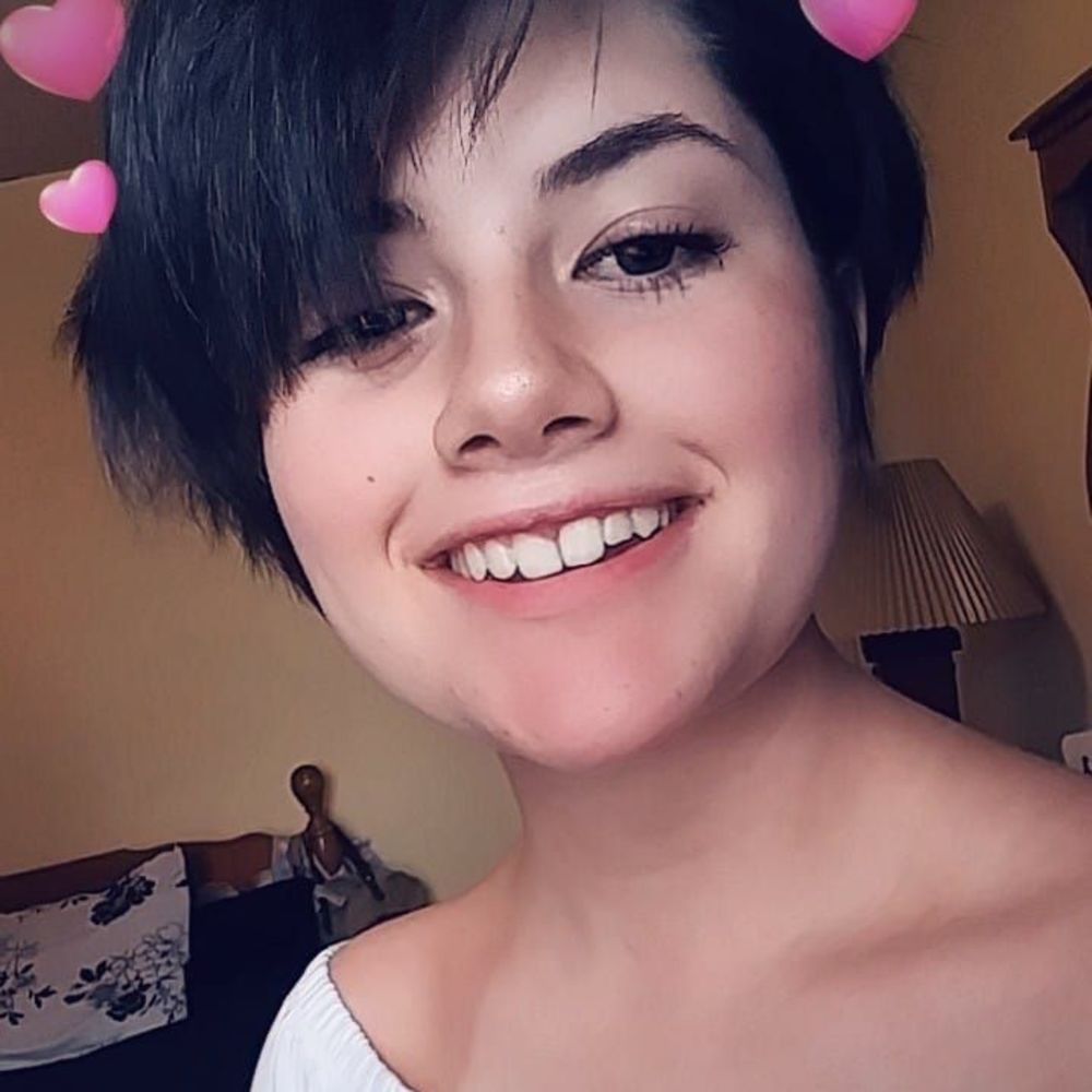 Meet your Posher, Dee dee